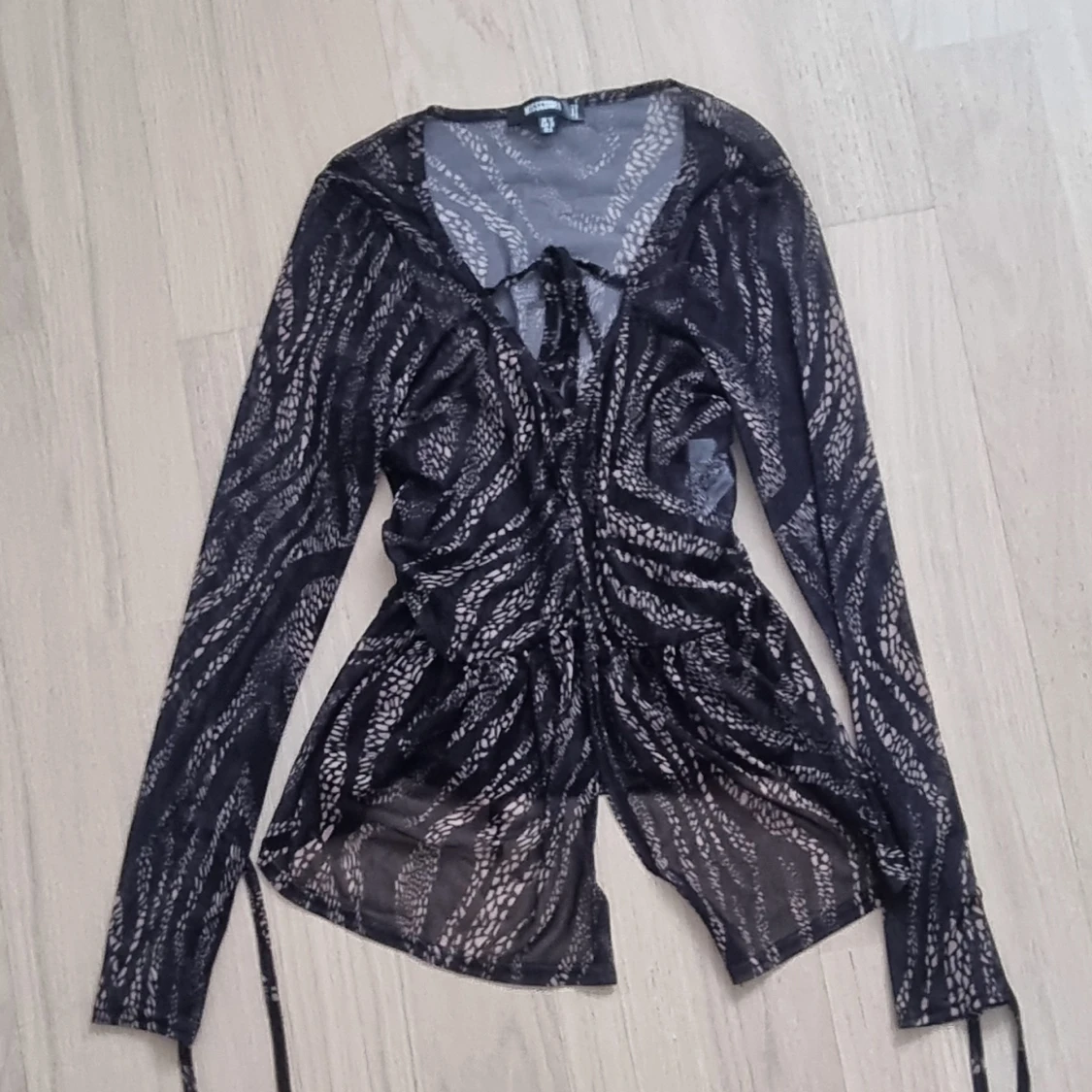 Mesh tröja med knytband 