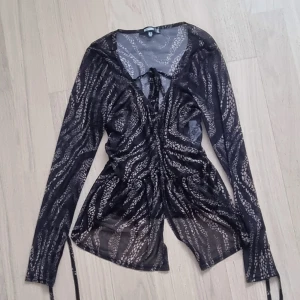 Mesh tröja med knytband  - Tröja med knytband 