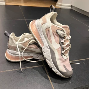 Nike Air - Nike air 270 react   Strl 38  Endast använda enstaka gång
