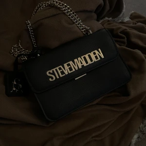 Steve madden väska  - Säljer Steve madden väska i bra skick.  Köpare står för frakt 