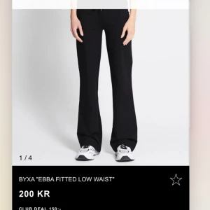 Byxor  - Söljer domma  fina byxor ifrån lager 157 i storlek xs 💗 köpte  för 200kr aldrig använda 