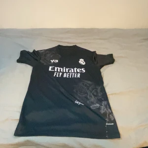 Fotbolls jersey  - Helt ny fotbollströja och är oanvänd. Säljer den för att den blev för stor för mig