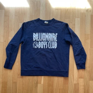 BBC tröja - Tröja från Billionaire Boys Club i storlek L. Använd sparsamt men inte nyskick. Pris kan diskuteras vid snabb affär