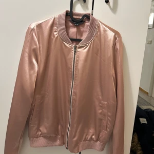 Tunn kofta - Är stort på mig 