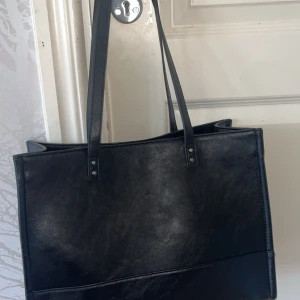 Handväska PULL&BEAR - Medelstor shoppingväska från pull&bear