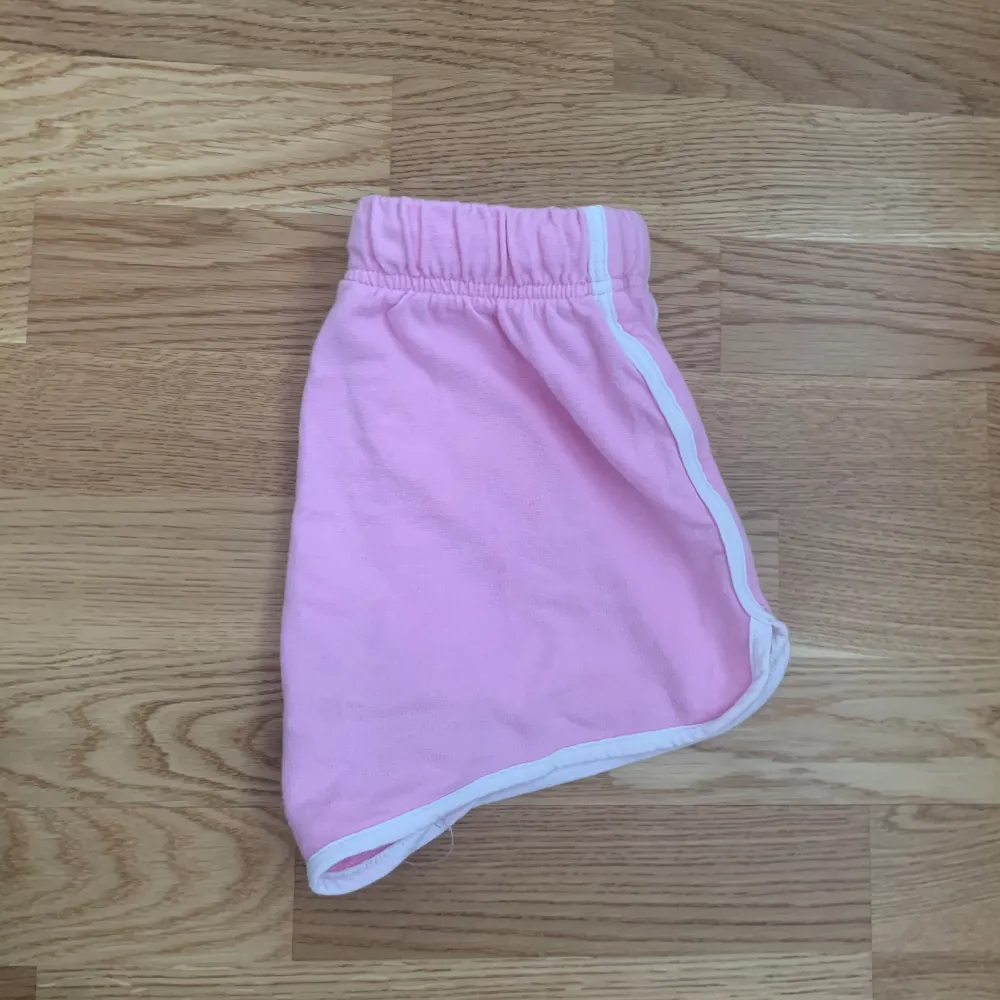 Superfina shorts från h&m. Frakt för 13 kr.💞. Shorts.