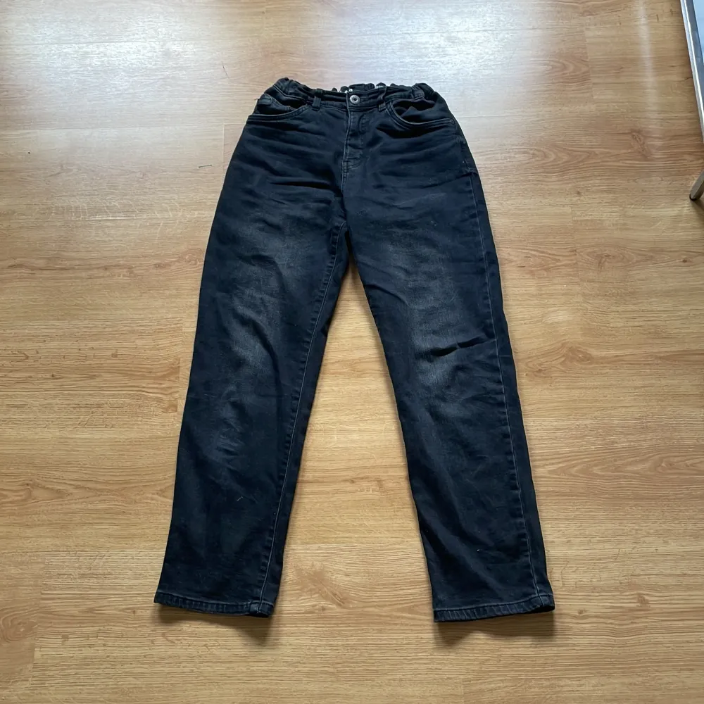 Svarta jeans som är i bra skick💫. Jeans & Byxor.