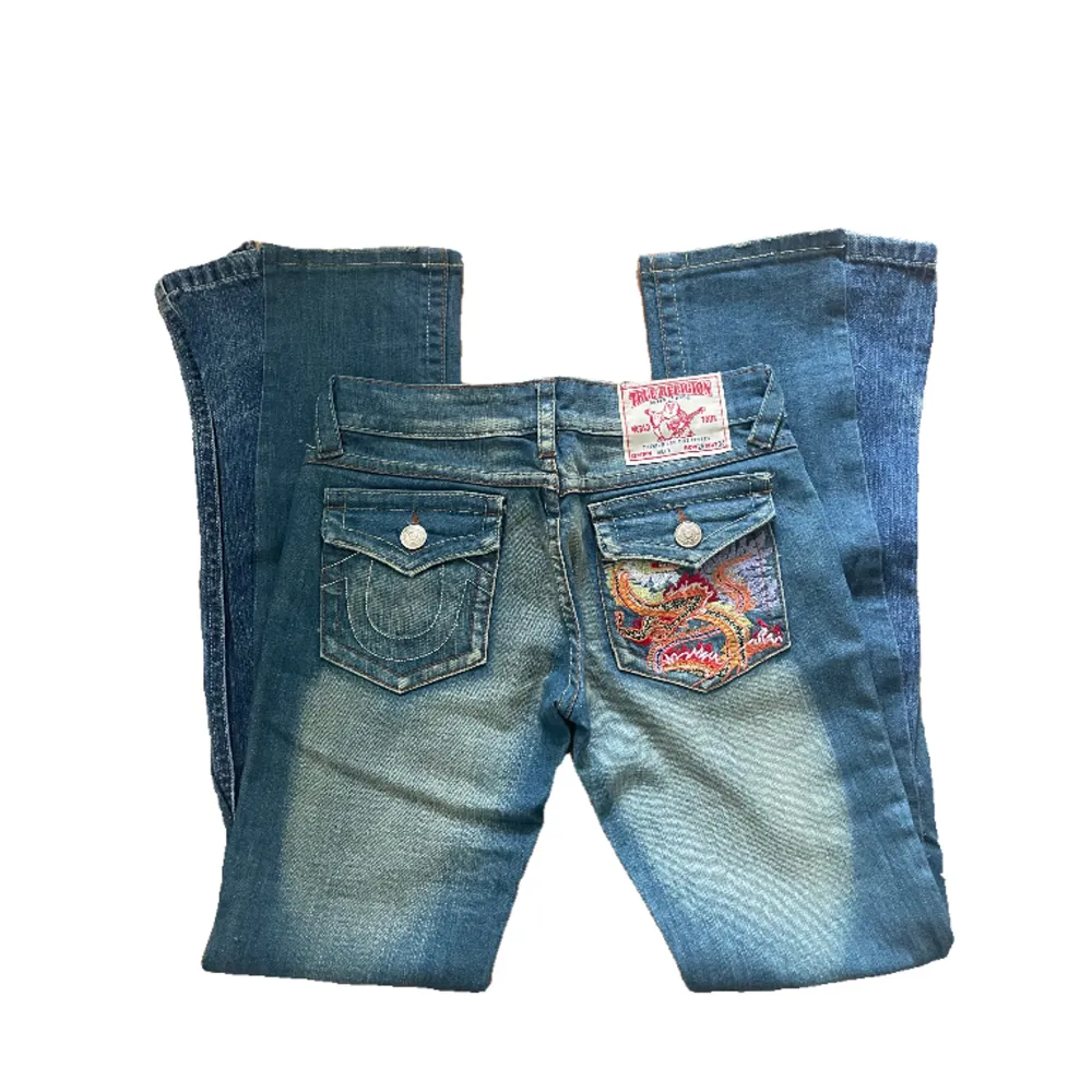 True Religion jeans blue and finely sewn Waist :36cm Length:95cm. Jeans & Byxor.