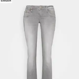 intressekoll på mina jötte populära LTB jeans o modellen valerie! använda 2 gpnger och säljer då dom inte kommer till användning!  super bra skick! kom privat för frågor, pris hår att diskuteras😍 nypris 799