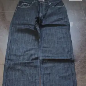 Super snygga jeans i prime kvalite, helt nya och oanvända.