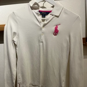 Polo Ralph Lauren Tröja  - Polo Ralph Lauren Tröja,  Tröjan är köpt i USA, därav storleken.  XL (16) motsvarar storleken XS. Köparen står för frakten 