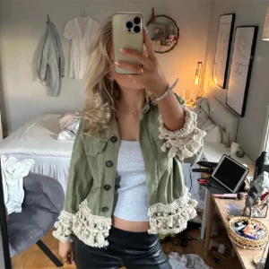 Zara jacka - Säljer min fina zara jacka som inte säljs längre, tryck inte på ”köp nu” då den inte funkar💖☺️