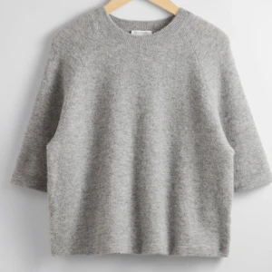 Other stories tröja - Säljer den här fina other stories tröjan i storlek s! Bra skick och helt slutsåld på hemsidan