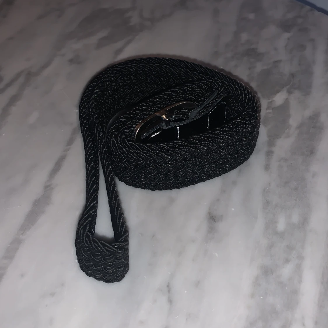 Svart flätat ”grisch” bälte