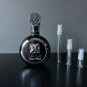 Säljer samples av Lattafa fakhar black som är jätte bra till sommaren och våren, Lattafa fakhar är en clone av ysl y edp. 2ml:19/5ml:39/10ml:69