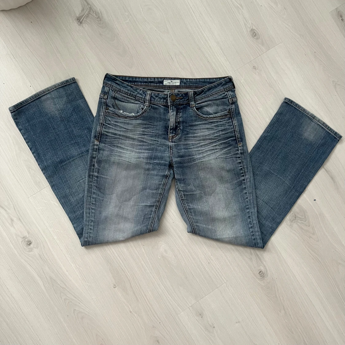 lågmidjade jeans 