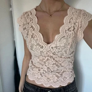 Spets topp - Sjukt snygg spets topp i stolek s från zara 