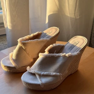 Klackar  - Klackar från Nelly, storlek 39. Sparsamt använda. 