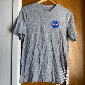 Nasa T-shirt - Fint skick, lappen med storlek är borta men passar nog en Xs-M