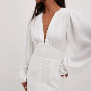 Student klänning  - Säljer nu min vita student klänning!🤍