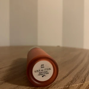 Rare beauty blush - Jag har använt den fåtal gånger och inte använt på länge då den inte funkade för mig