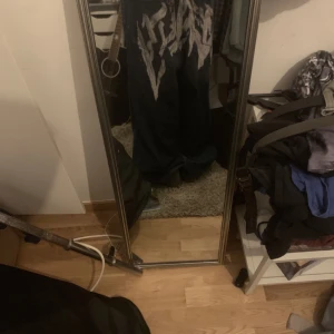 Weekday - Baggy jeans Weekday som inte säljs längre skriv om frågor print på baksidan 