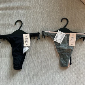 Stringtrosor - Helt nya stringtrosor i strl XS. 3 pack i varje. Original pris 129kr st (3pack), alltså 258kr tsm. Säljer bägge för 90kr. EDIT: höger pack såld. De svarta till vänster finns kvar. 45kr. 