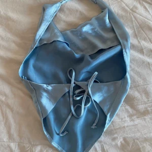 Topp - Blå topp från ginatricot, helt oanvänd 