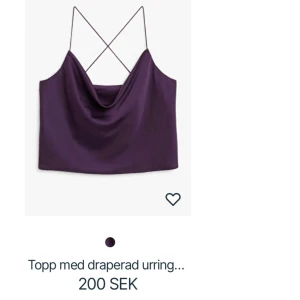 Topp - Oanvänd cowlneck topp från monki, storlek M, säljer även en svart