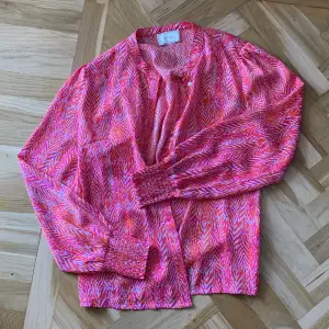 Pink/coral blouse size 38. Almost new. 