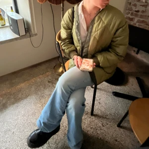 GRÄN JACKA - Så snygg grön jacka från Lange!