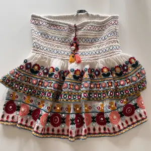 Jätte populär och fin kjol från zara ! 💓 Köptes förra våren men används tyvärr inte längre 🌟