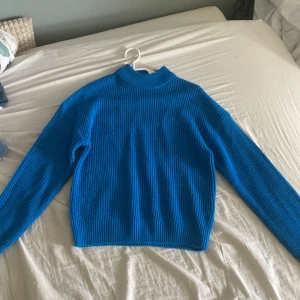 stickad tröja - använd 1 gång pga blå inte passar mig😅 jättefin annars