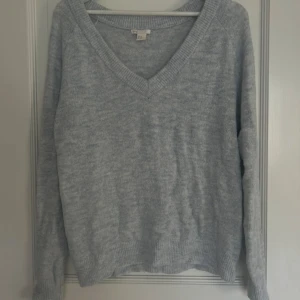Stickad tröja - Ljusblå stickad tröja från H&M i strl xs. Jättefint skick