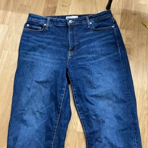 Jeans  - Okej skick de är fina och långa passar storlek M-L