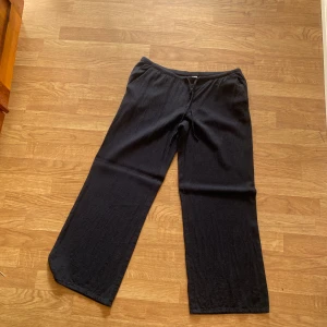 Lowwaisted linnebyxor  - Köpta förra året på H&M. Säljer då de inte kommer till användning.💗