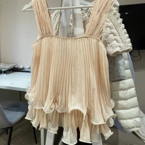 SÖT SOMMARTOPP  - Jättefin topp från ASOS i ett nyskick med prislapp på🌟🌟Passar perfekt till sommaren