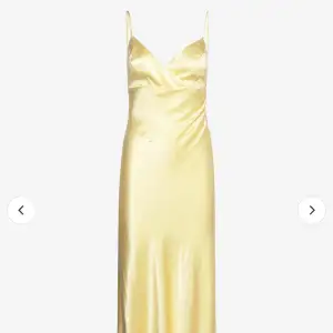 Säljer min ljus gula balklänning i storlek 40. Super fin aldrig använd då jag köpt en annan!  