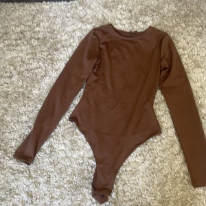 Body - Säljer för den är för liten. Aldrig använd. Biancas kollektion hos Nelly. 