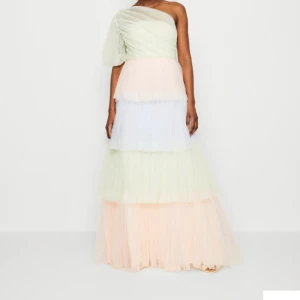 SÖKER DENNA KLÄNNING - Söker denna by malina klänning?! Storlek 40/42???