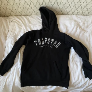 Trapstar hoodie - Använd ett fåtal gånger, inget fel med den