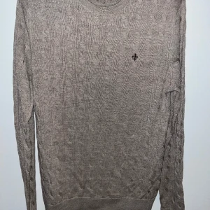 Morris tröja - Säljer nu denna feta Morris av 100% merinoull, skick 9/10 använd 1-2 gånger. Vid fler bilder eller frågor är de bara o hör av dig//Liam