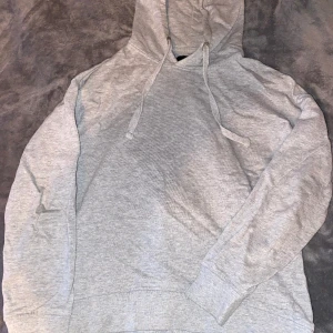 Hoodie - Grå hoodie som tyvärr inte kommer till användning 🫶🏼 