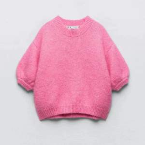 Fin trendig tröja från Zara till salu. Köpte nyligen så alltså inte så använd. Säljer pga att den är för liten för mig nu:)💓