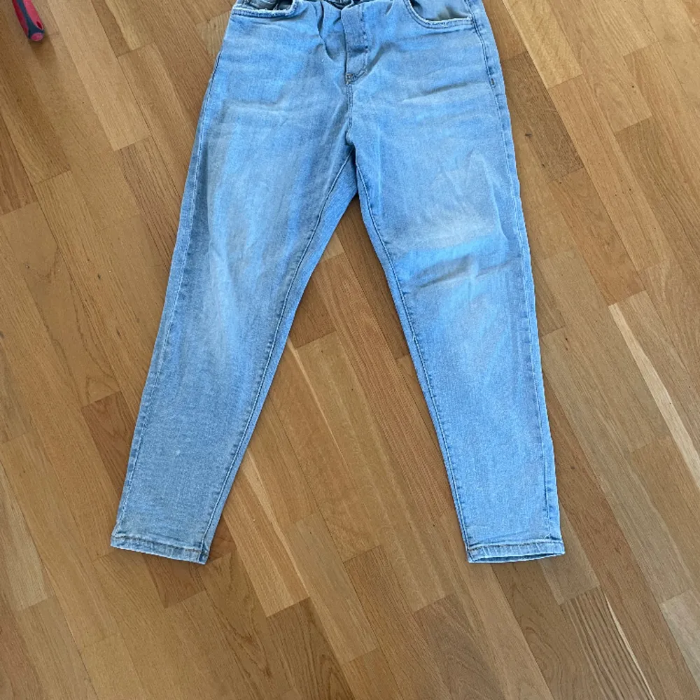 Zara jeans, ljusa, mjuka . Jeans & Byxor.