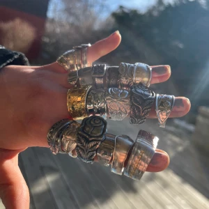 Silvrig ring - Silvrig ring med coola detaljer 