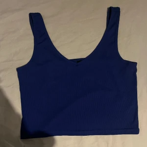 Blå topp - Blå topp från SHEIN i storlek L. Använd endast vid test en gång