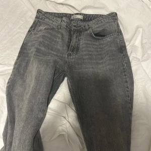 Bootcut jeans  - Säljer dessa bootcut jeans för att dom är för små. Från Gina Tricot. Väldigt fina. Användes mycket förut. Därav priset.