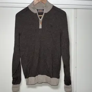 Morris half zip-tröja. 100% ekologisk merinoull. Använd 1 gång, nyskick. Nypris: 1799 kr