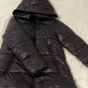 Jacka - Köpare står för fraktkostnad☺️